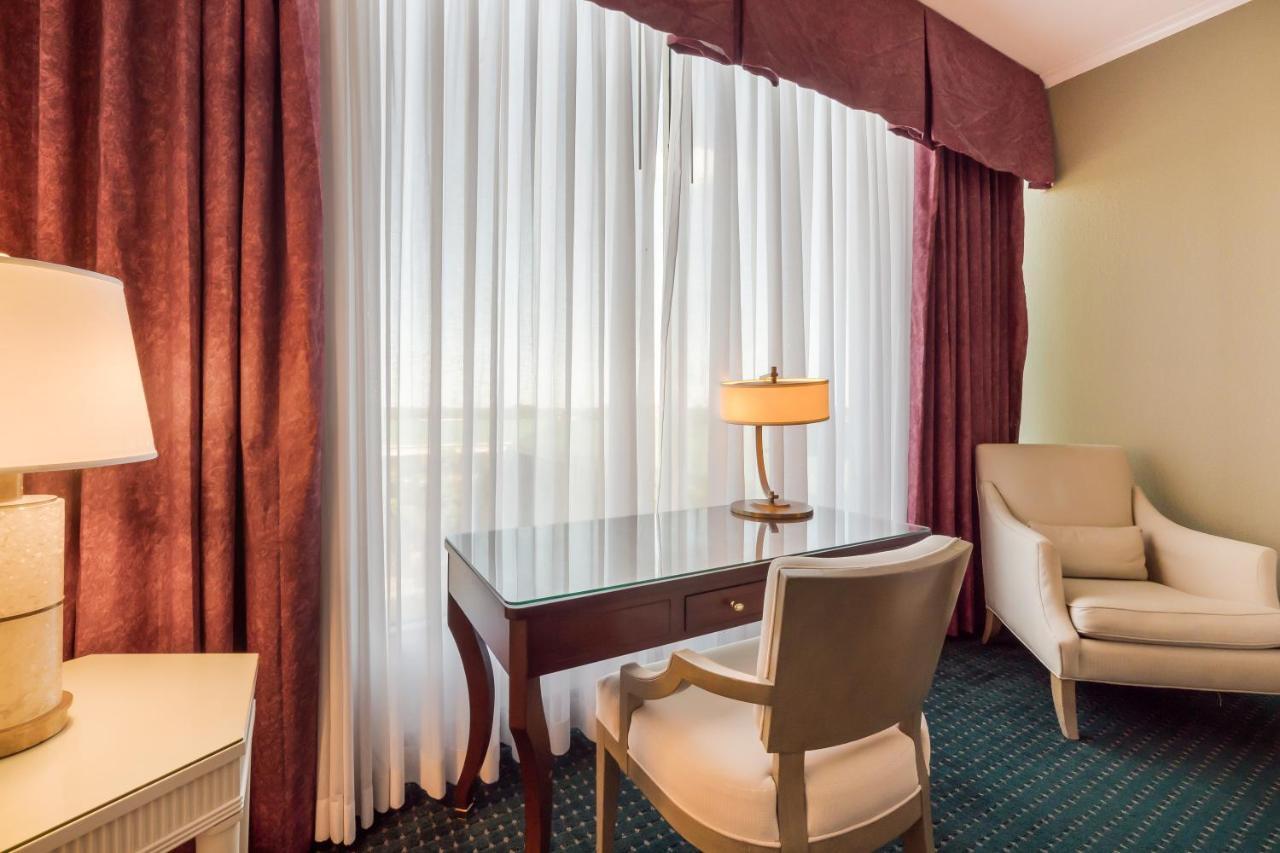 Quality Inn & Suites Conference Center Winter Haven Esterno foto